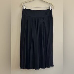 Vince Camuto black pleated chiffon overlay midi skirt size 6